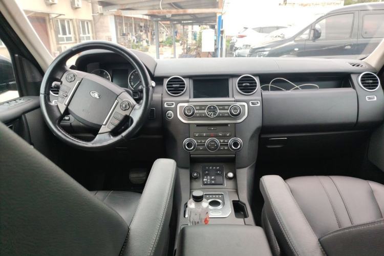 Used Land Rover Discovery 2014 3.0 SC V6 SE Center Console