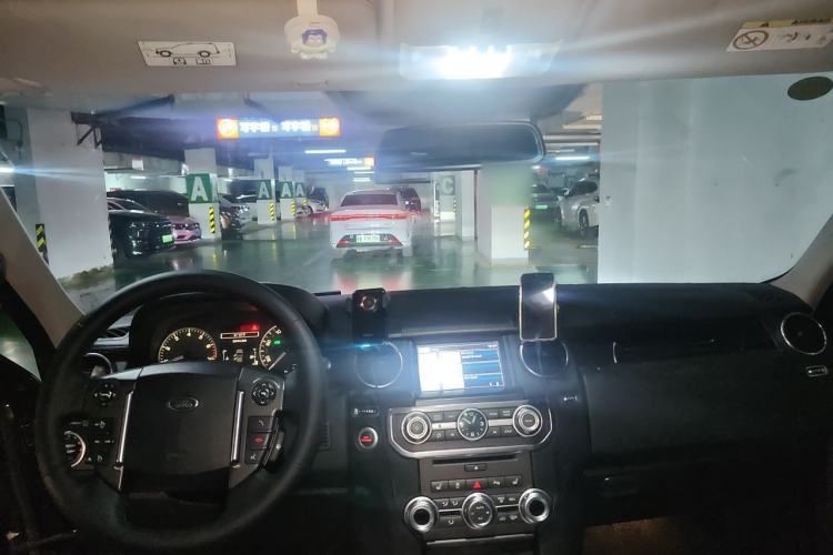 Used Land Rover Discovery 2014 3.0 SC V6 HSE Luxury Center Console