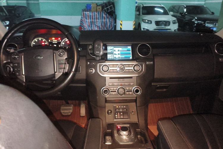 Used Land Rover Discovery 2014 3.0 SC V6 SE Center Console