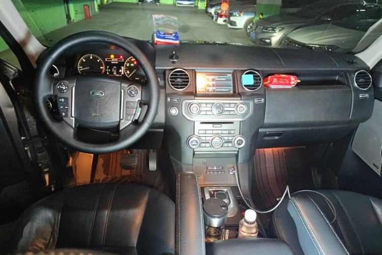 Used Land Rover Discovery 2014 3.0 SDV6 HSE Diesel Edition Center Console