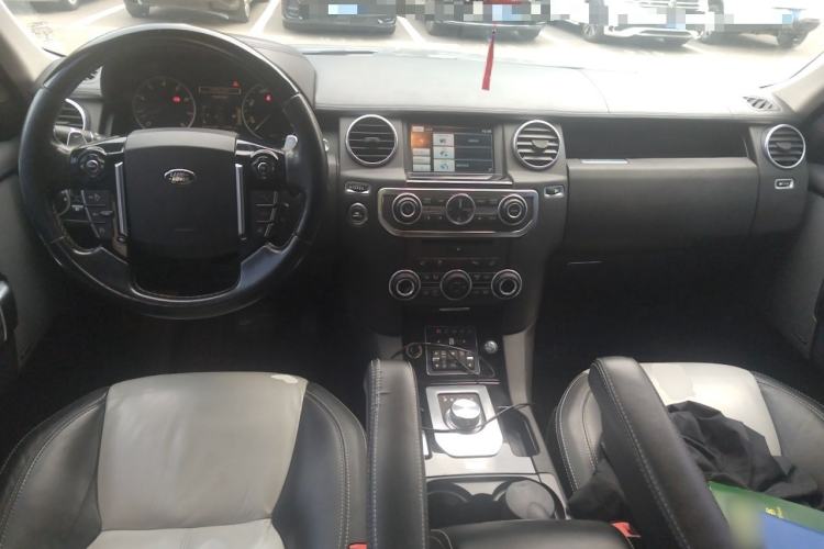 Used Land Rover Discovery 2014 3.0 SC V6 XXV Edition Center Console