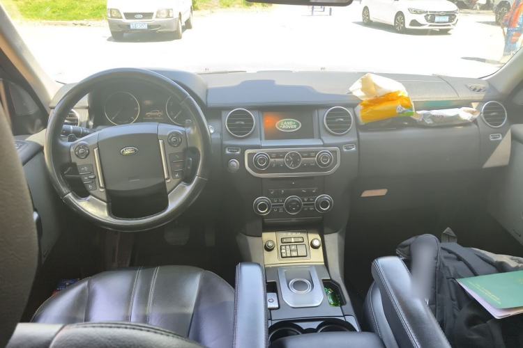 Used Land Rover Discovery 2014 3.0 SDV6 HSE Diesel Edition Center Console