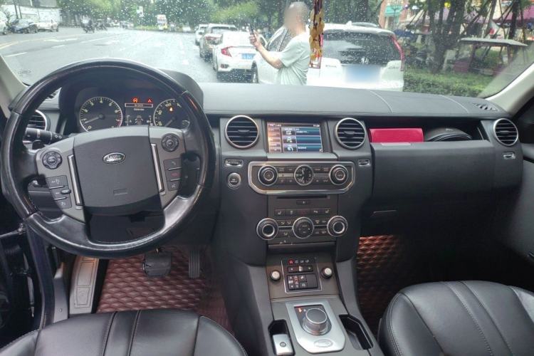 Used Land Rover Discovery 2014 3.0 SC V6 HSE Luxury Center Console