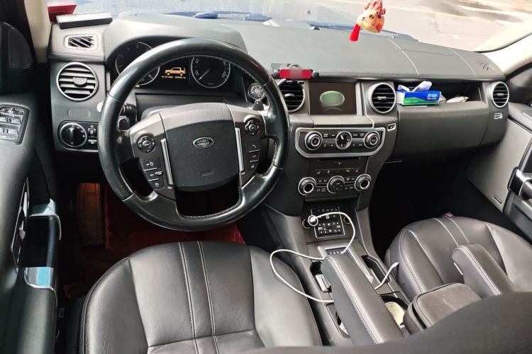 Used Land Rover Discovery 2014 3.0 SC V6 HSE Center Console