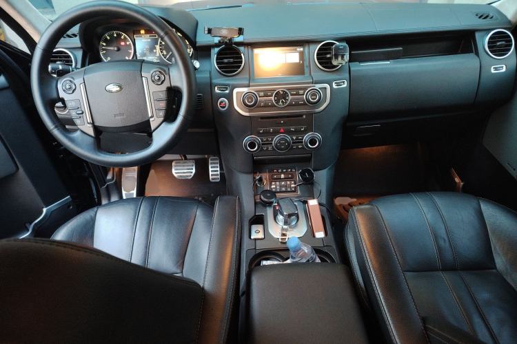 Used Land Rover Discovery 2014 3.0 SC V6 HSE Center Console