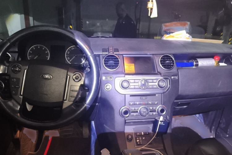 Used Land Rover Discovery 2014 3.0 SC V6 SE Center Console