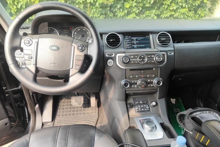 Used Land Rover Discovery 2014 3.0 SDV6 HSE Diesel Edition Center Console