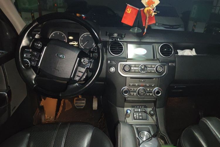 Used Land Rover Discovery 2014 3.0 SDV6 HSE Diesel Edition Center Console