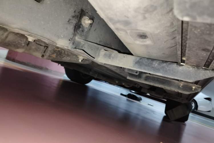 Used Land Rover Discovery 2014 3.0 SC V6 SE Chassis Rear Right