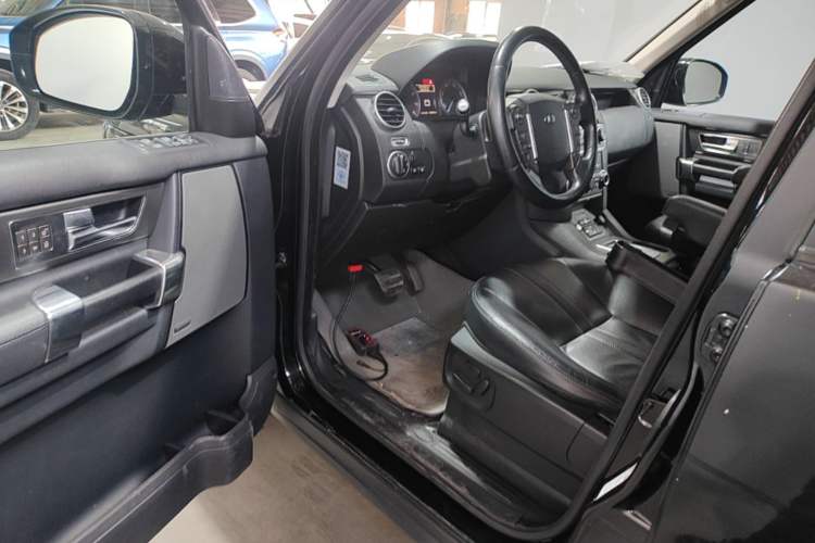 Used Land Rover Discovery 2014 3.0 SC V6 SE Driver Seat