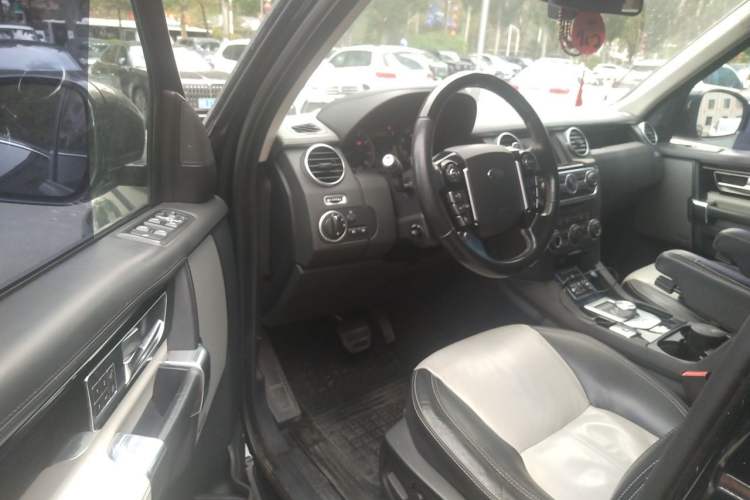 Used Land Rover Discovery 2014 3.0 SC V6 XXV Edition Driver Seat