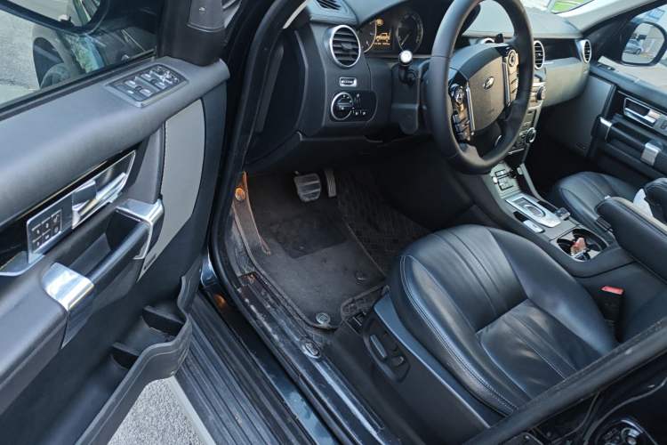 Used Land Rover Discovery 2014 3.0 SC V6 SE Driver Seat