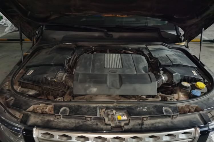 Used Land Rover Discovery 2014 3.0 SC V6 HSE Engine Bay