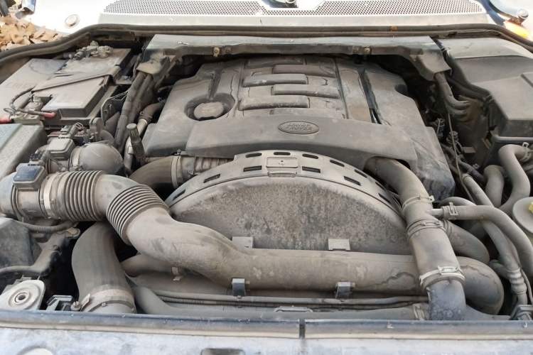Used Land Rover Discovery 2014 3.0 SDV6 HSE Diesel Edition Engine Bay