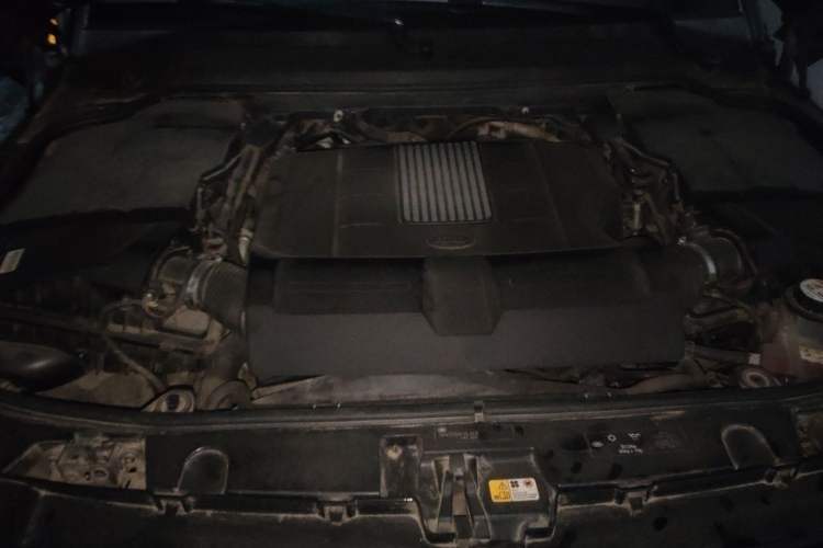 Used Land Rover Discovery 2014 3.0 SC V6 HSE Luxury Engine Bay