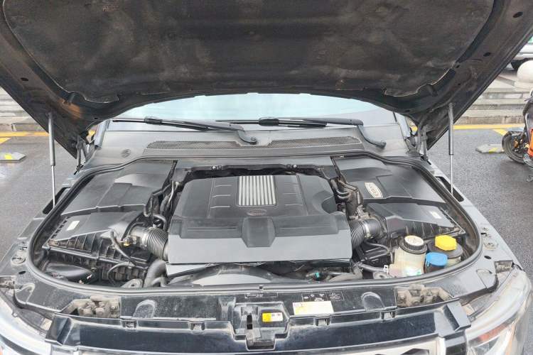 Used Land Rover Discovery 2014 3.0 SC V6 XXV Edition Engine Bay