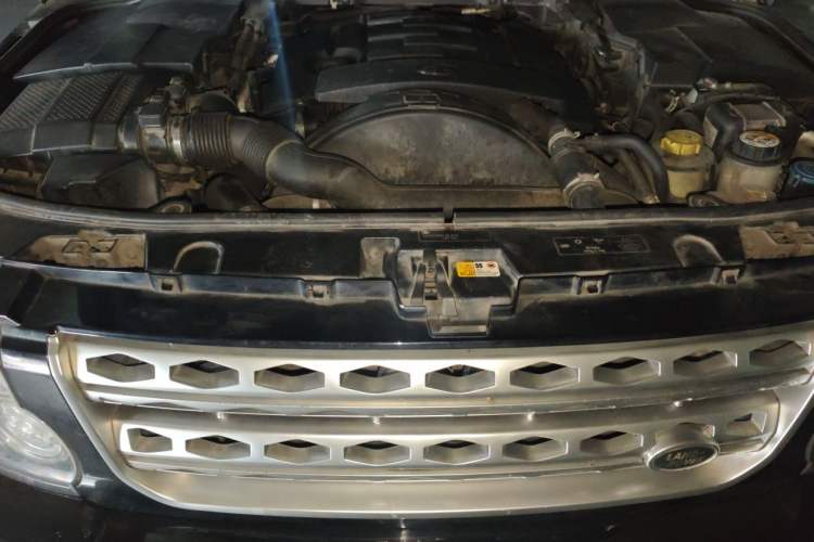 Used Land Rover Discovery 2014 3.0 SDV6 HSE Diesel Edition Engine Bay