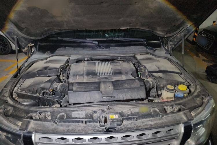 Used Land Rover Discovery  Engine Bay