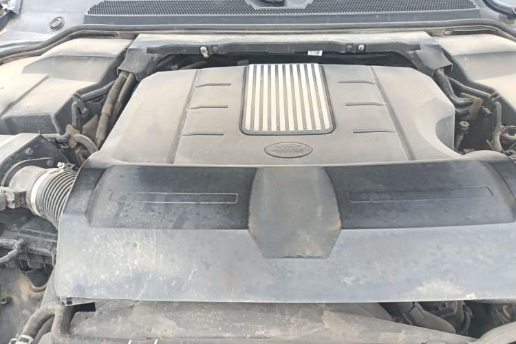 Used Land Rover Discovery 2014 3.0 SC V6 SE Engine Bay