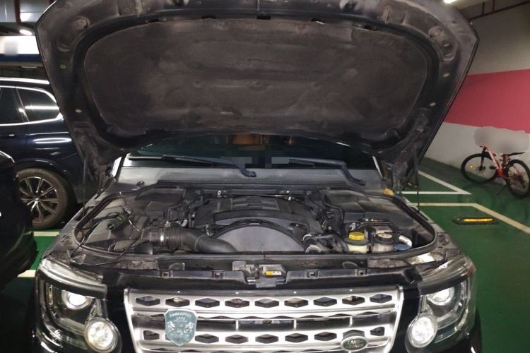 Used Land Rover Discovery 2014 3.0 SDV6 HSE Diesel Edition Engine Bay