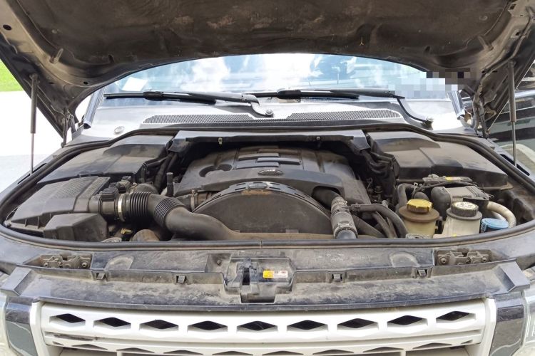 Used Land Rover Discovery 2014 3.0 SDV6 HSE Diesel Edition Engine Bay