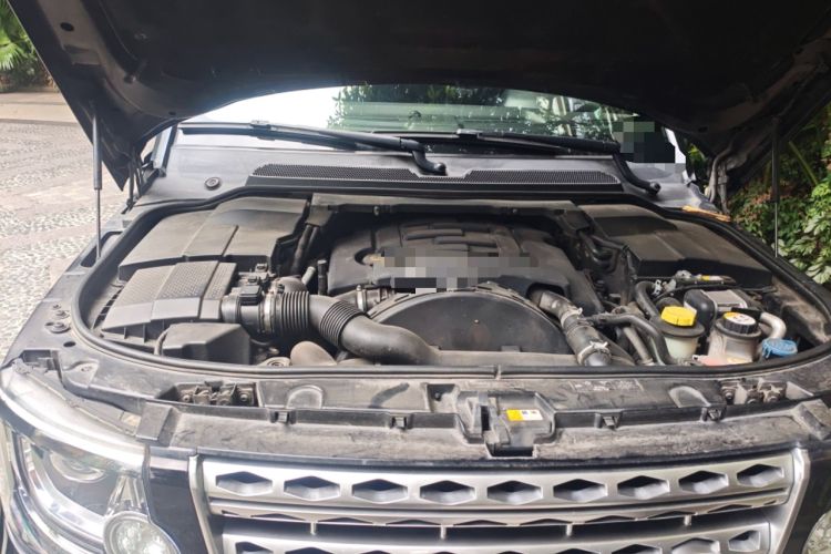 Used Land Rover Discovery 2014 3.0 SDV6 HSE Diesel Edition Engine Bay