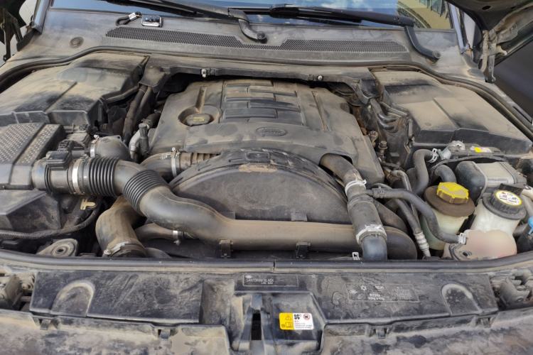 Used Land Rover Discovery 2014 3.0 SDV6 HSE Diesel Edition Engine Bay