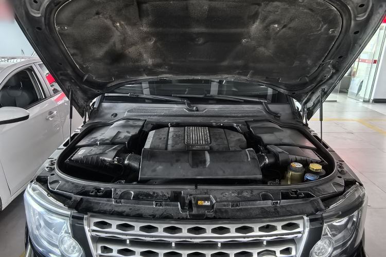 Used Land Rover Discovery 2014 3.0 SC V6 HSE Engine Bay