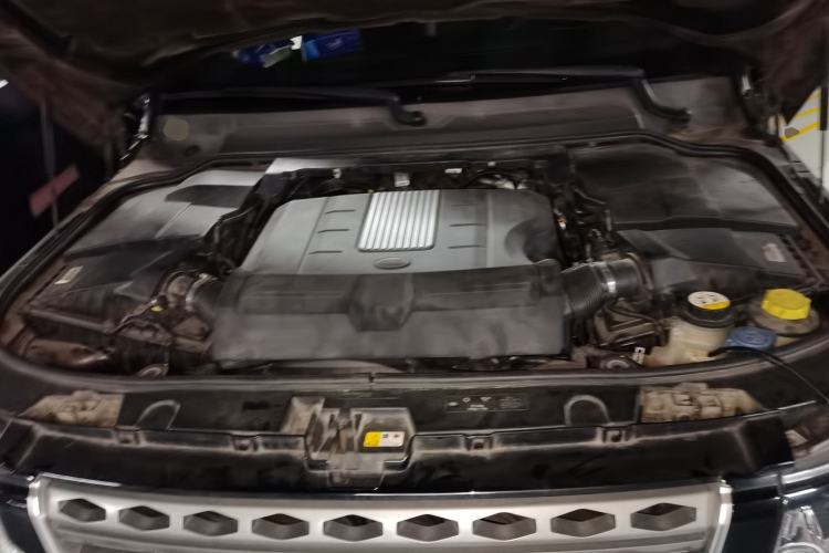 Used Land Rover Discovery 2014 3.0 SC V6 SE Engine Bay