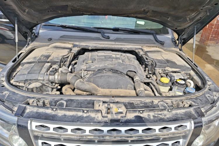Used Land Rover Discovery 2014 3.0 SDV6 HSE Diesel Edition Engine Bay