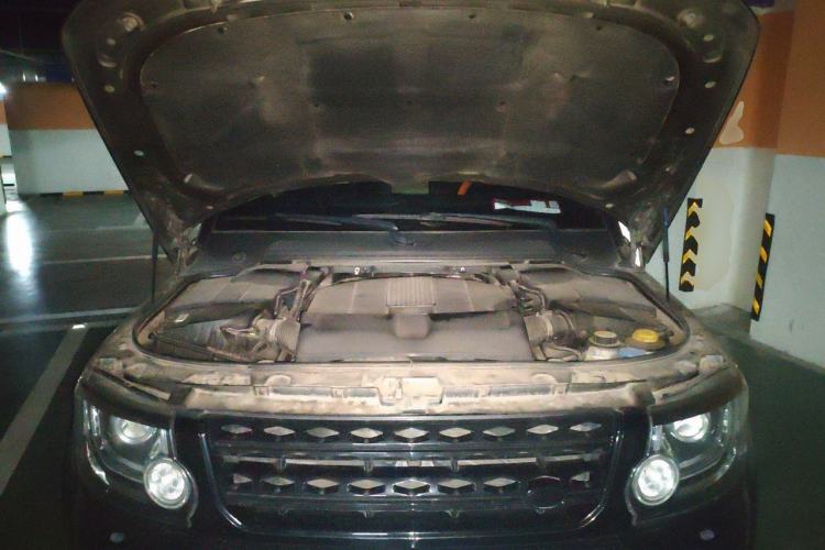 Used Land Rover Discovery  Engine Bay