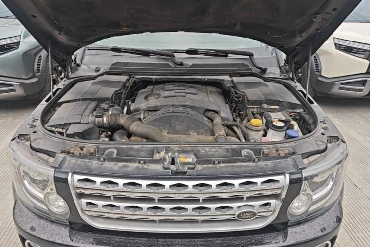 Used Land Rover Discovery 2014 3.0 SDV6 HSE Diesel Edition Engine Bay
