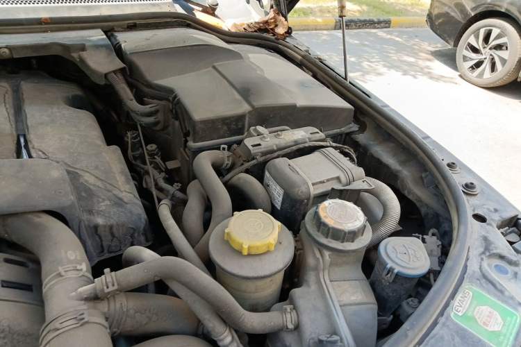Used Land Rover Discovery 2014 3.0 SDV6 HSE Diesel Edition Engine Bay Left