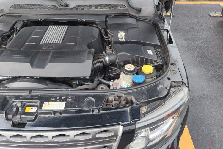 Used Land Rover Discovery 2014 3.0 SC V6 XXV Edition Engine Bay Left
