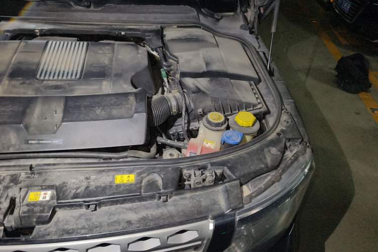 Used Land Rover Discovery  Engine Bay Left