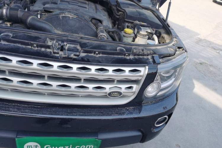 Used Land Rover Discovery 2014 3.0 SDV6 HSE Diesel Edition Engine Bay Left
