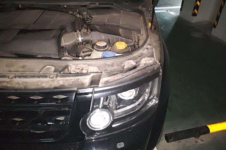 Used Land Rover Discovery  Engine Bay Left