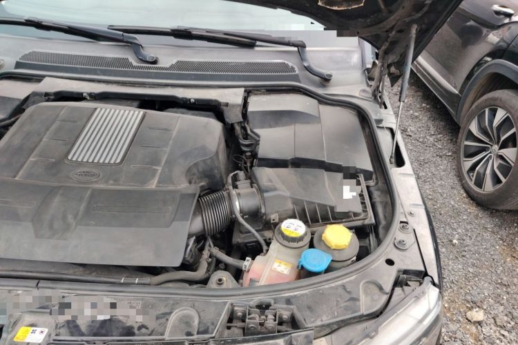 Used Land Rover Discovery 2014 3.0 SC V6 SE Engine Bay Left