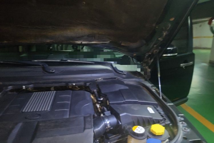 Used Land Rover Discovery 2014 3.0 SC V6 HSE Luxury Engine Bay Left