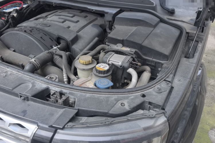 Used Land Rover Discovery 2014 3.0 SDV6 HSE Diesel Edition Engine Bay Left