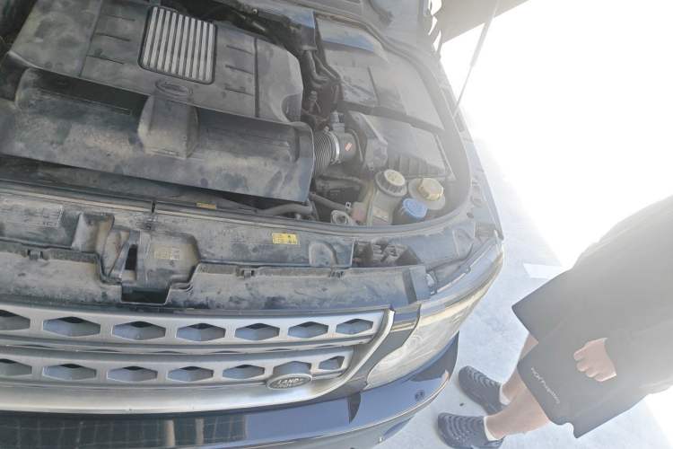 Used Land Rover Discovery  Engine Bay Left