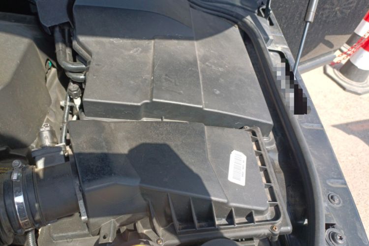 Used Land Rover Discovery 2014 3.0 SC V6 HSE Luxury Engine Bay Left