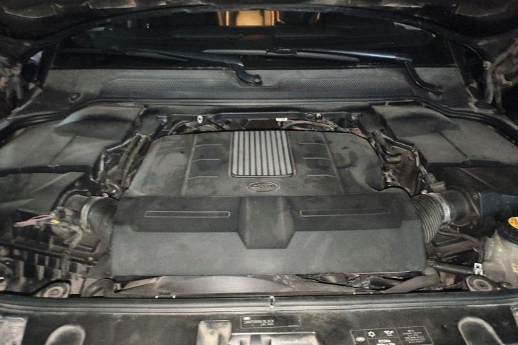 Used Land Rover Discovery 2014 3.0 SC V6 SE Engine Bay