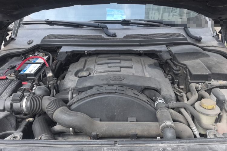 Used Land Rover Discovery 2014 3.0 SDV6 HSE Diesel Edition Engine Bay