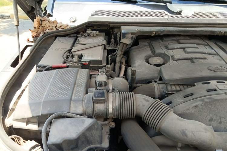Used Land Rover Discovery 2014 3.0 SDV6 HSE Diesel Edition Engine Bay Right