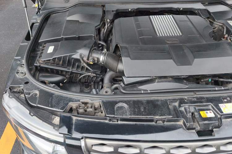 Used Land Rover Discovery 2014 3.0 SC V6 XXV Edition Engine Bay Right