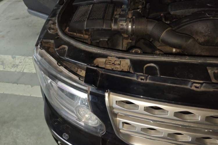 Used Land Rover Discovery 2014 3.0 SDV6 HSE Diesel Edition Engine Bay Right