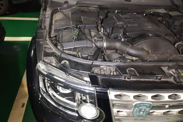Used Land Rover Discovery 2014 3.0 SDV6 HSE Diesel Edition Engine Bay Right