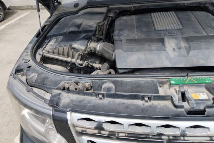 Used Land Rover Discovery 2014 3.0 SC V6 HSE Engine Bay Right