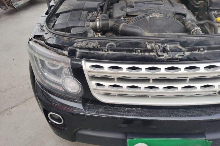 Used Land Rover Discovery 2014 3.0 SDV6 HSE Diesel Edition Engine Bay Right